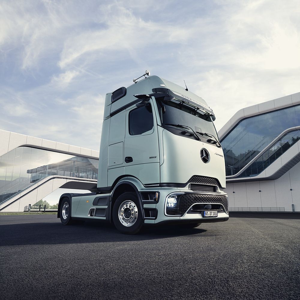 NZG New Actros L ProCabin 1:50