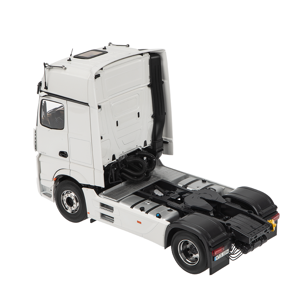 NZG Mercedes-Benz Actros L White 1:18